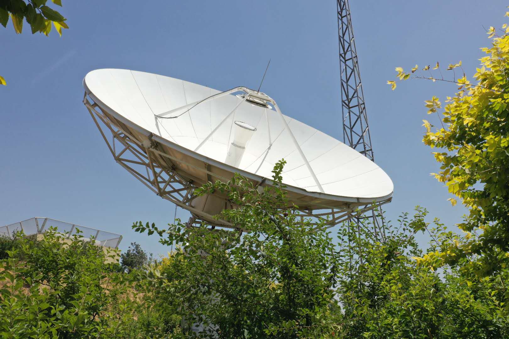 KVH地面站卫星通信天线 Tracstar静中通 RaySat卫星天线